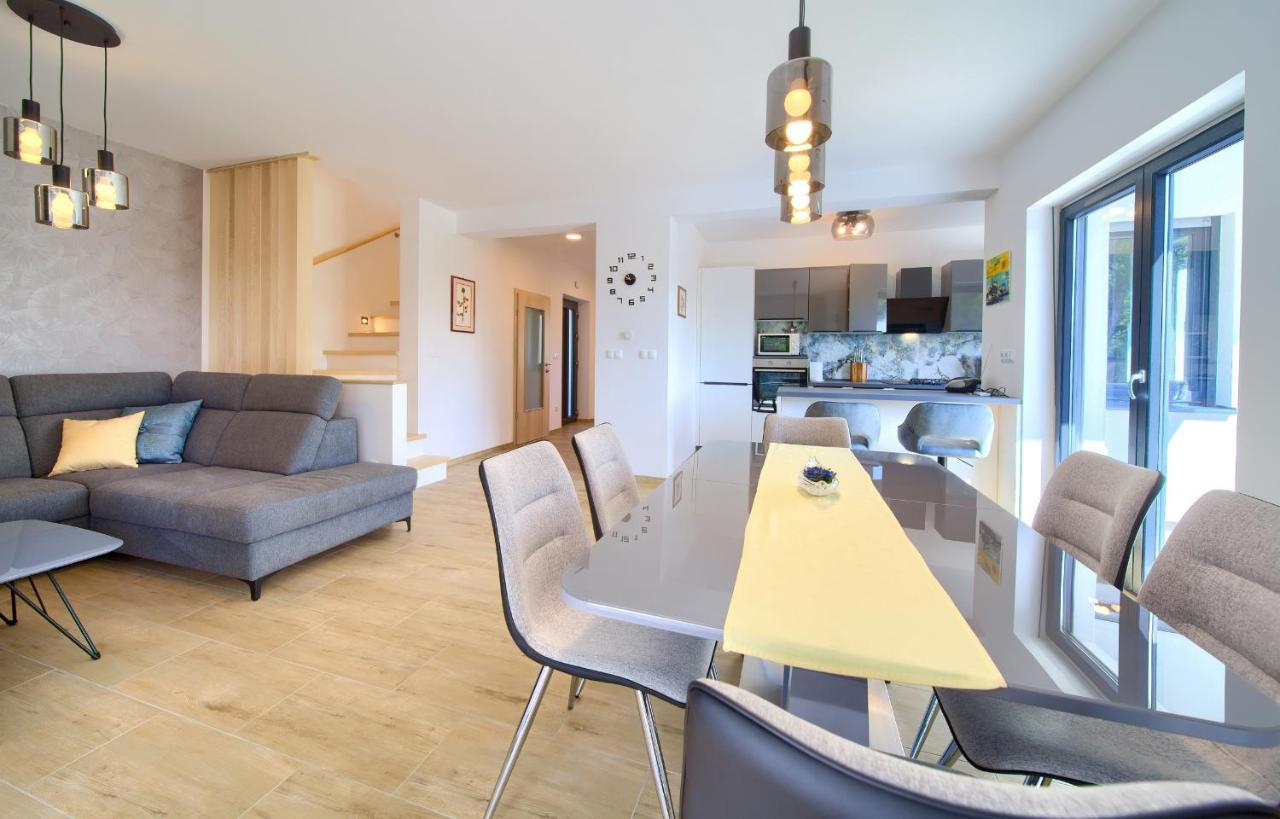 Apartments Paola & Karla With Pool Krk Town Εξωτερικό φωτογραφία
