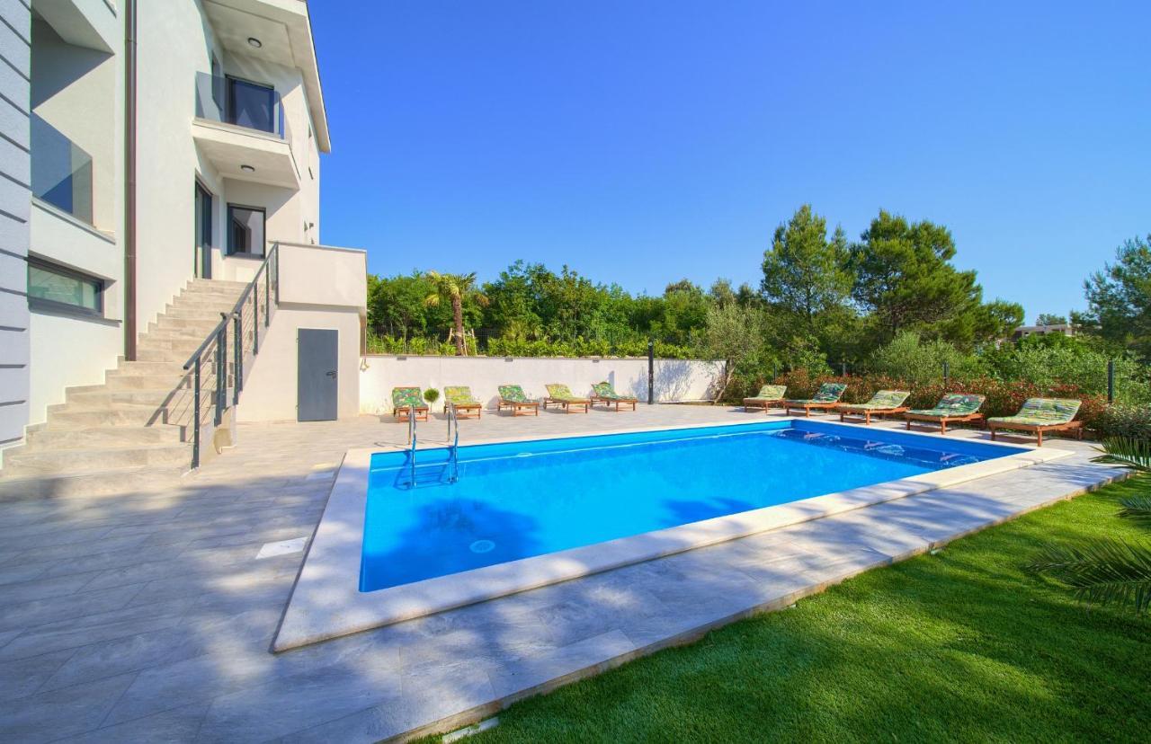 Apartments Paola & Karla With Pool Krk Town Εξωτερικό φωτογραφία