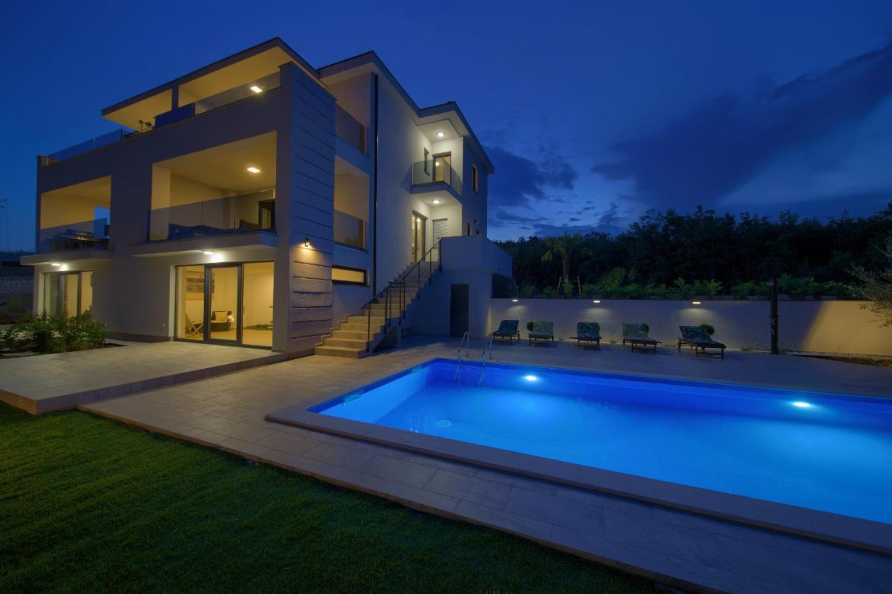 Apartments Paola & Karla With Pool Krk Town Εξωτερικό φωτογραφία