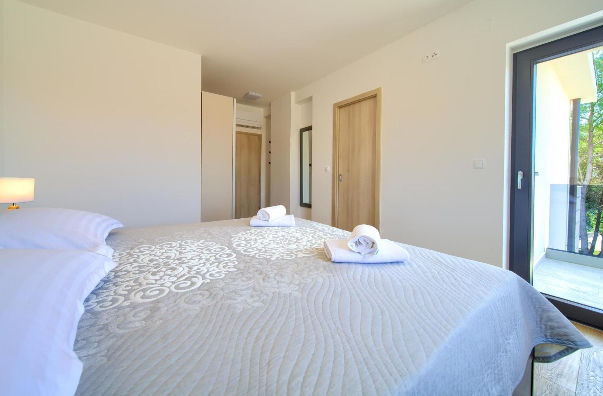 Apartments Paola & Karla With Pool Krk Town Δωμάτιο φωτογραφία
