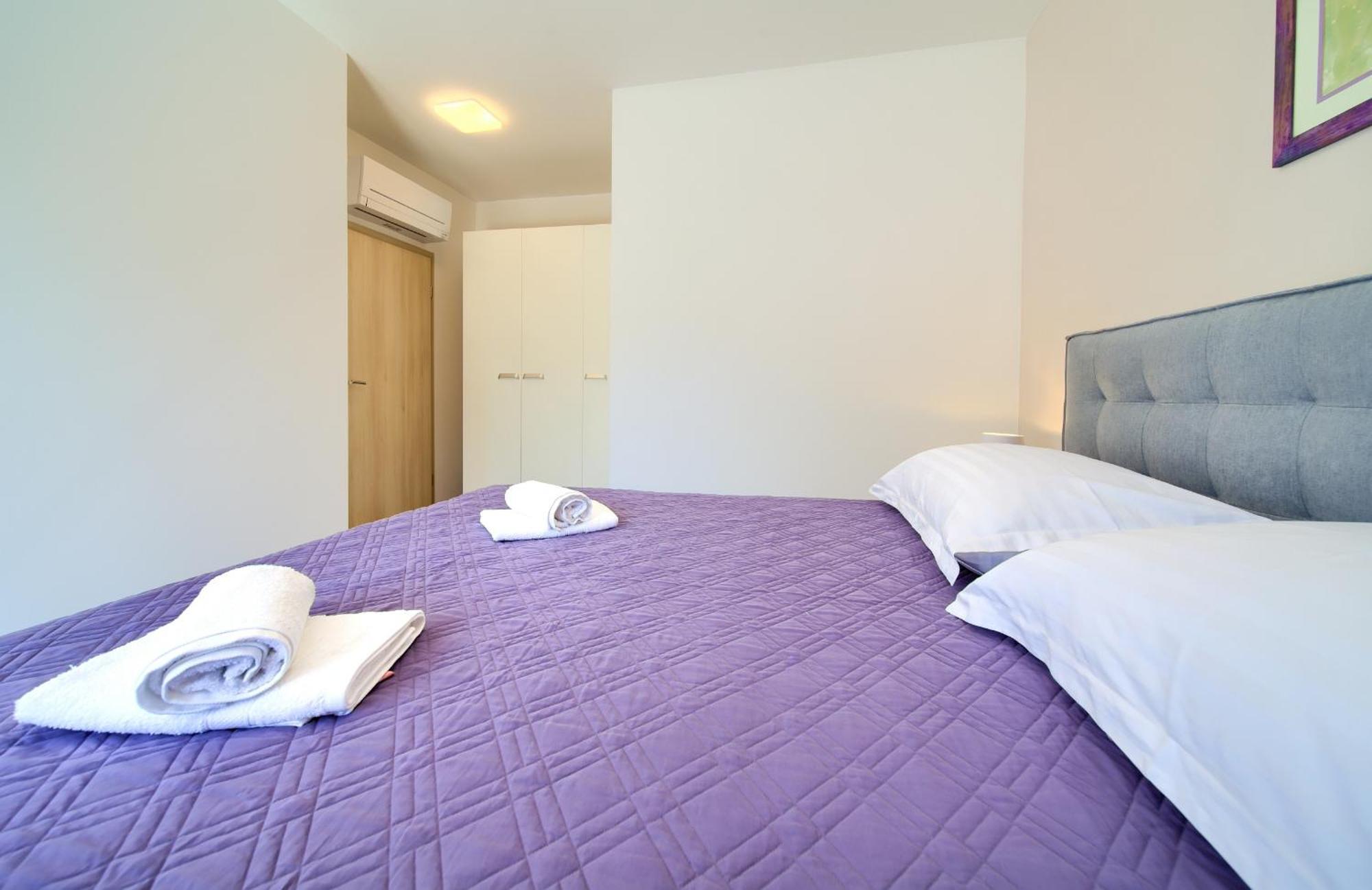 Apartments Paola & Karla With Pool Krk Town Δωμάτιο φωτογραφία