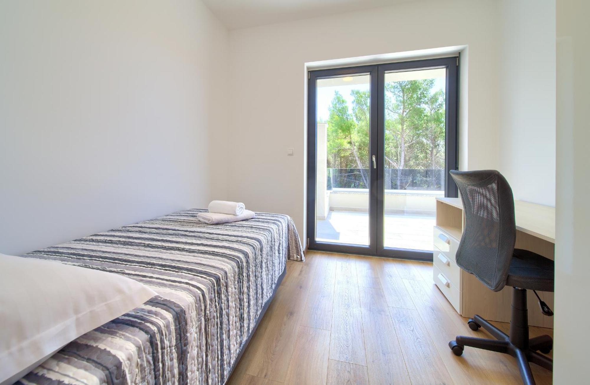 Apartments Paola & Karla With Pool Krk Town Δωμάτιο φωτογραφία